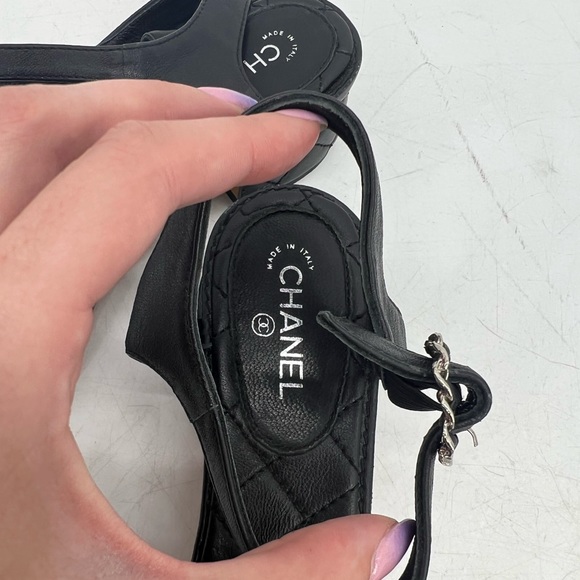 Chanel Classic CC quilted chain sandals - Picture 8 of 10